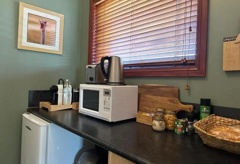 キングサイズベッドのスイートルーム, Wine And Roses Bed And Breakfast