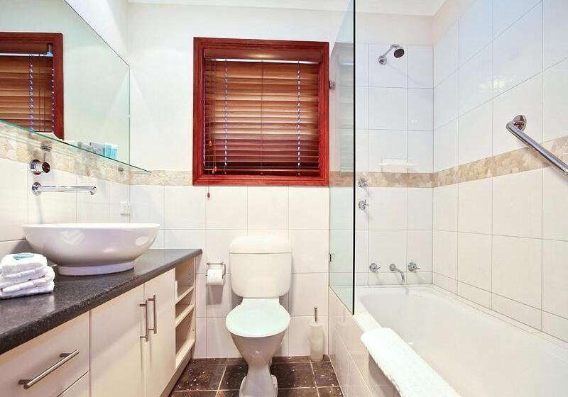 Люкс Кровать Кинг, Wine And Roses Bed And Breakfast