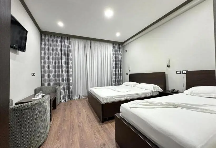 اتاق استاندارد سه نفره, Panorama Hotel Central