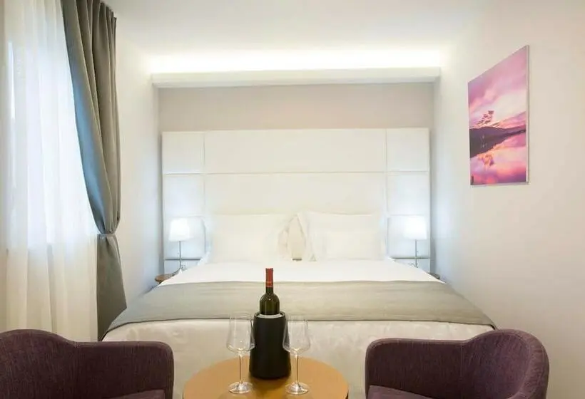 اتاق لوکس با بالکن, Boutique Hotel Intermezzo Pag Centre