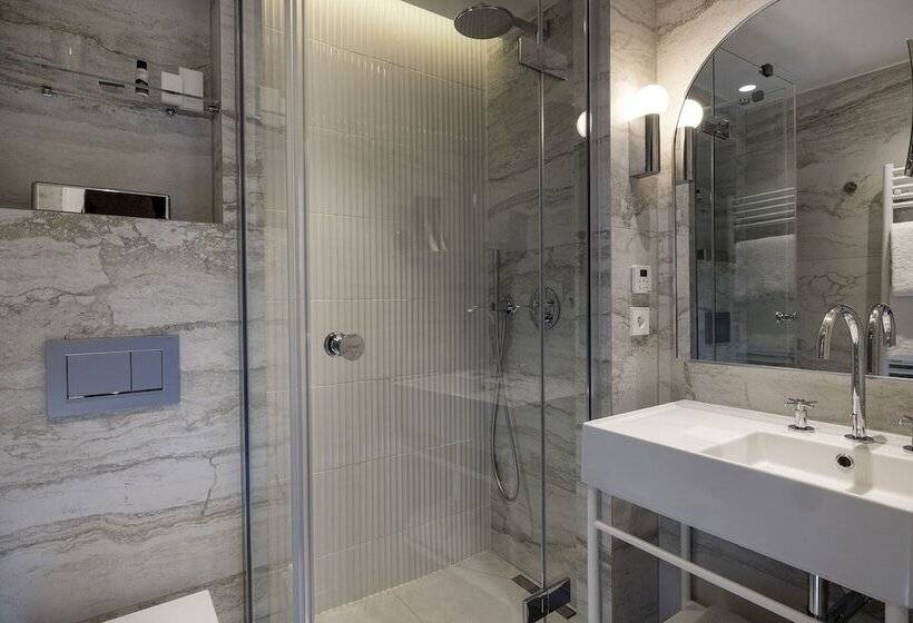 スタンダードルーム, Des Carmes By Malone