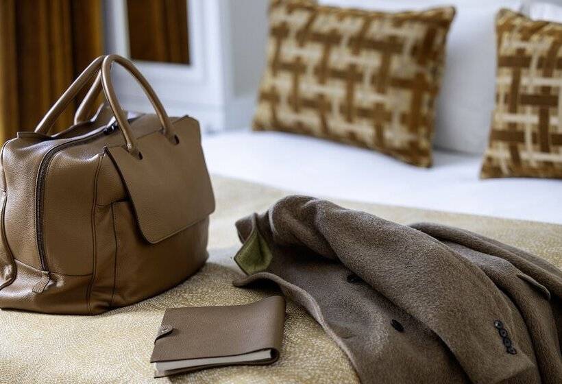 スタンダードルーム, Des Carmes By Malone