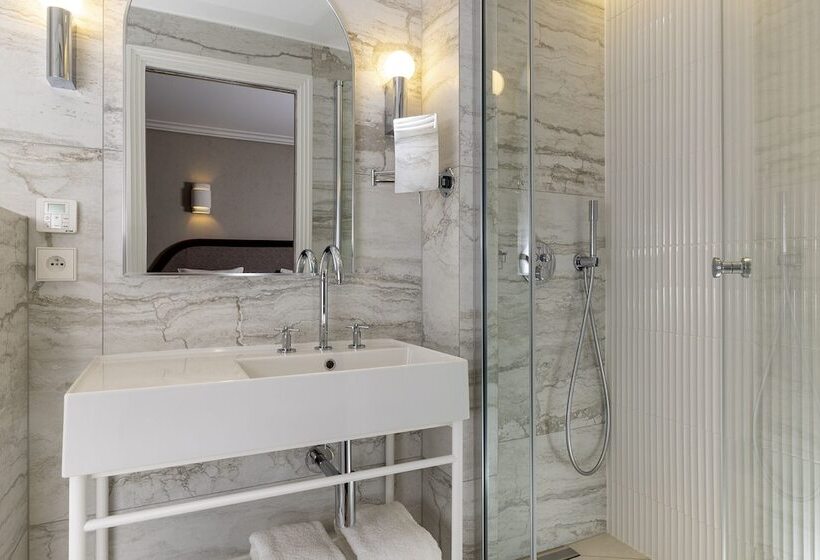 スーペリアールーム, Des Carmes By Malone