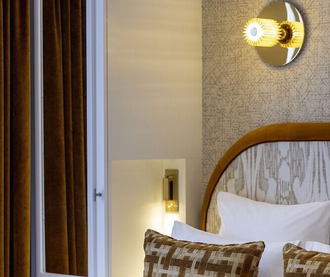 ファミリールーム, Des Carmes By Malone