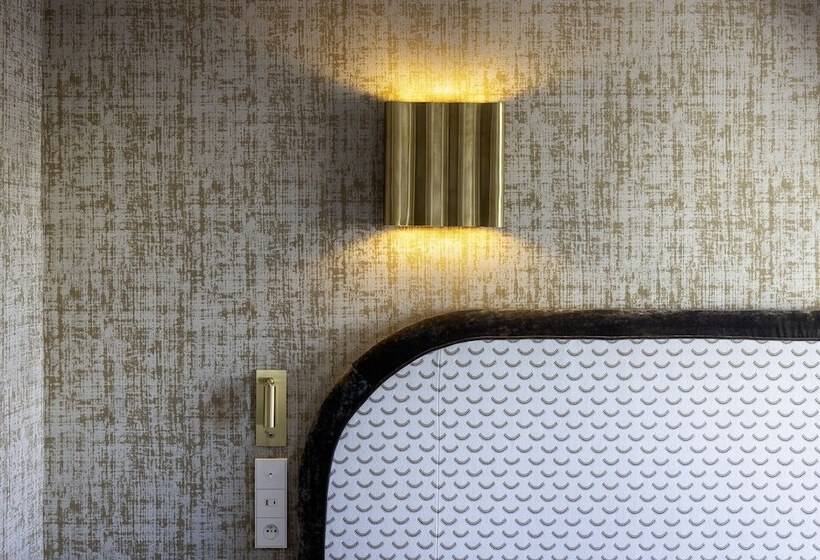 スタンダードルーム, Des Carmes By Malone