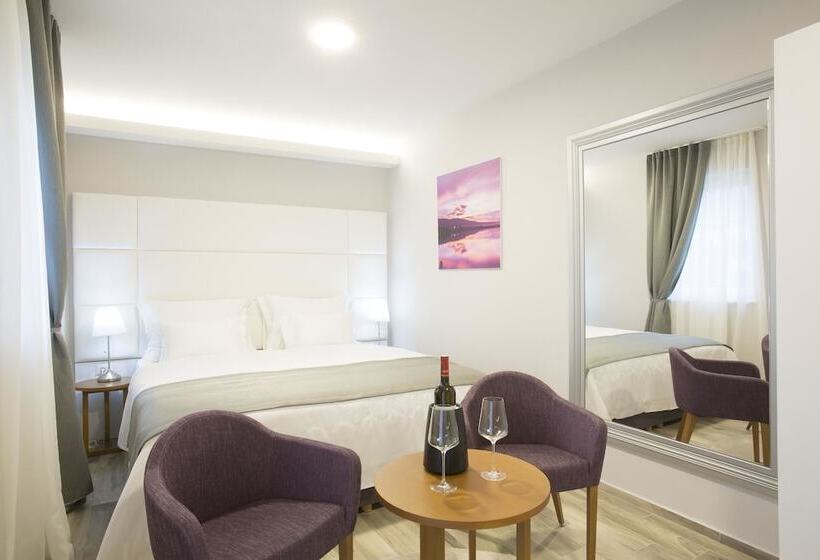اتاق لوکس با بالکن, Boutique Hotel Intermezzo   Pag Centre