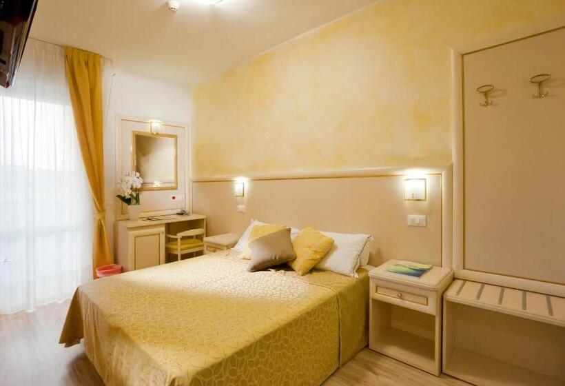 Номер Стандарт Трехместный, Mayer