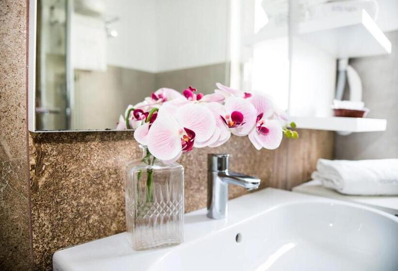 コンフォートトリプルルーム, Parco