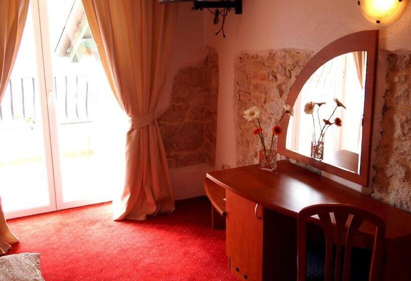 Comfort room with balcony, Villa Barbat