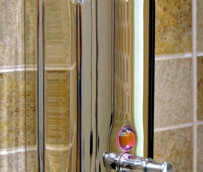 スタンダードルーム, Dock In   Hostel