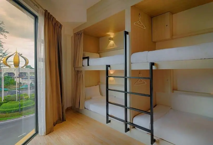 ルームシェアのワンベッド, Dock In Hostel