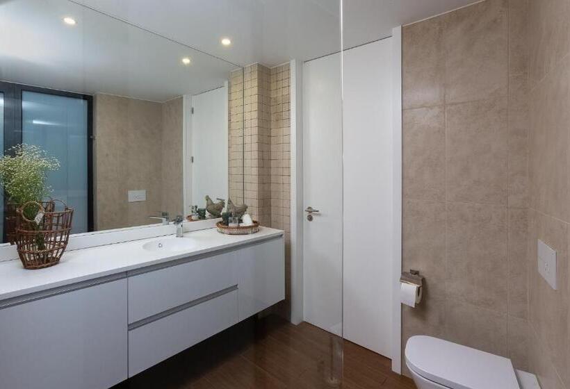 سوئیت با بالکن, Autor Guesthouse