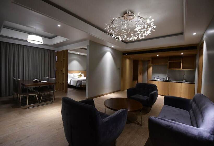 Suite Presidencial, Kiranshree Grand