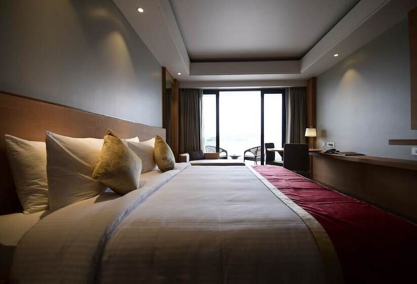 Suite Presidencial, Kiranshree Grand