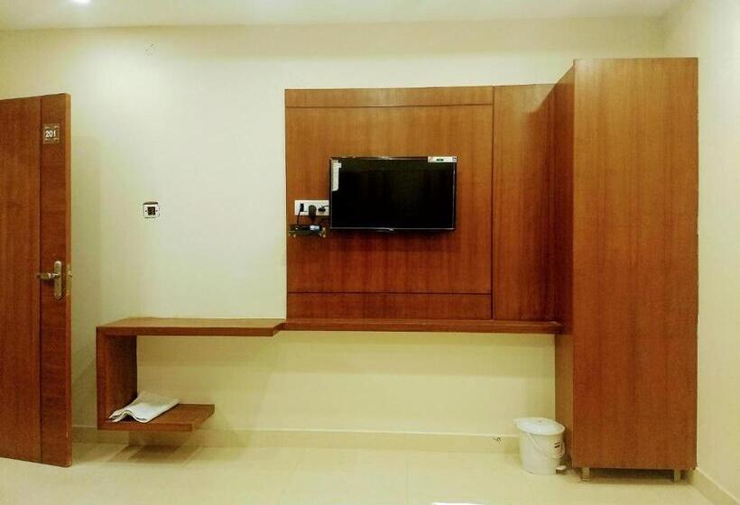 חדר קלאסי לשלושה, Olive Grand