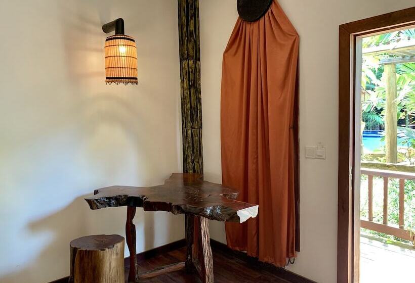 سوییت با چشم‌انداز استخر, Little Prince Resort & Spa