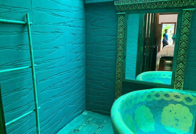 سوییت با چشم‌انداز استخر, Little Prince Resort & Spa
