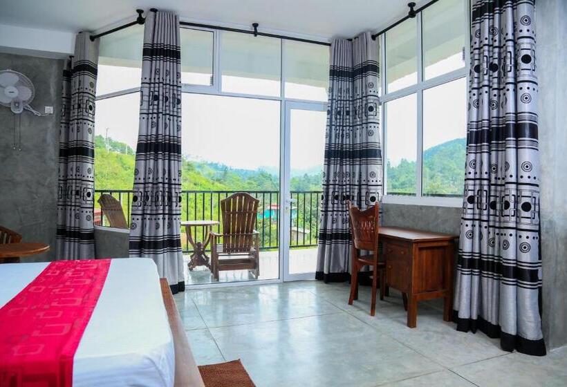 חדר משפחתי, Ella Mansion