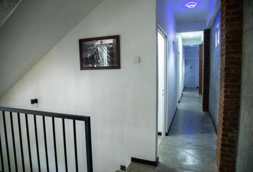 חדר סטנדרט לשלושה עם מרפסת, Ella Mansion