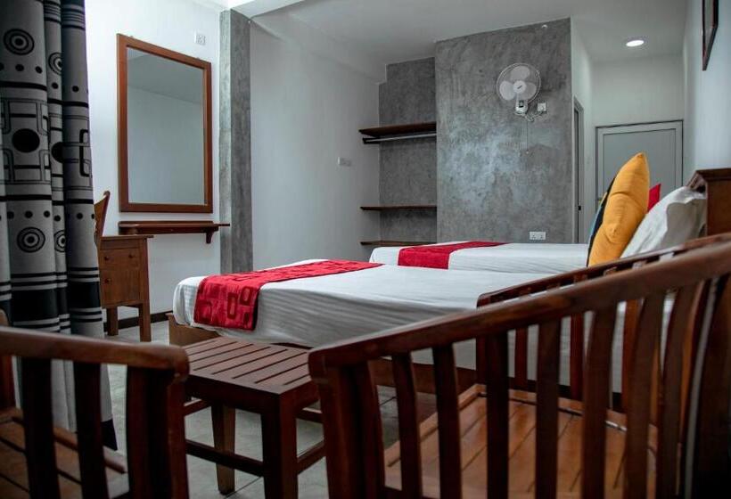 חדר סטנדרט לשלושה עם מרפסת, Ella Mansion