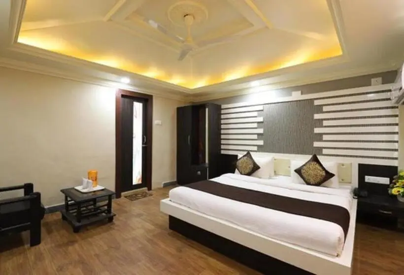 Deluxe Suite, Loyal Residency