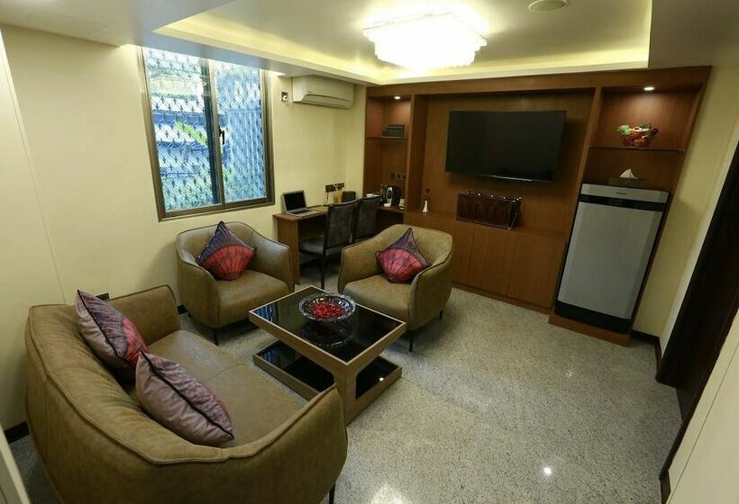 سوییت جونیور, Rose Palace Hotel Yangon