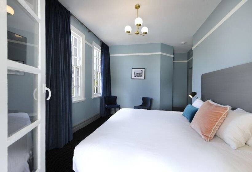 إستوديو قياسى سرير كينج, The Stirling Arms
