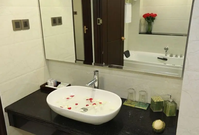 سوئیت رویال, Rose Palace Hotel Yangon
