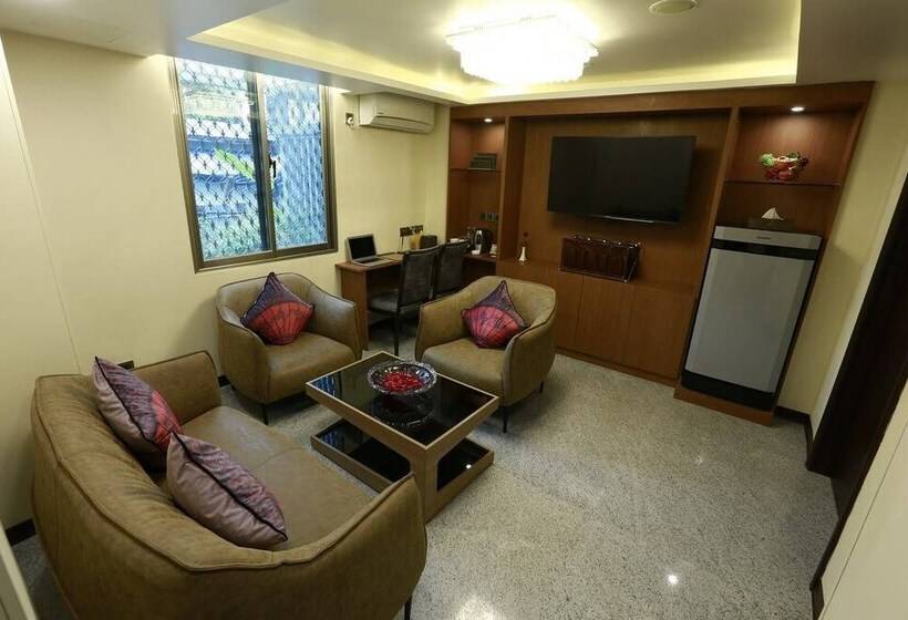 سوییت اجرایی, Rose Palace Hotel Yangon