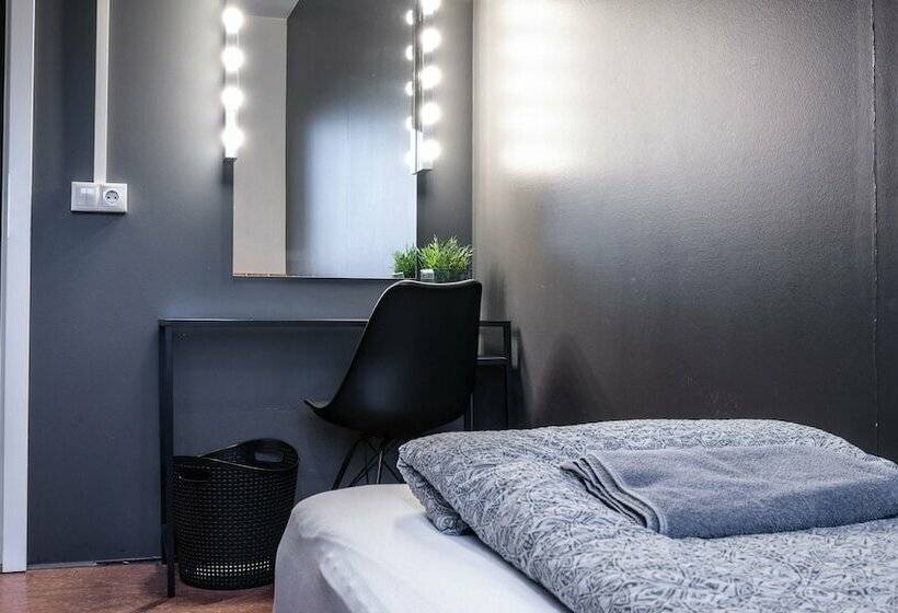 اتاق استاندارد با سرویس بهداشتی مشترک, Au44 Hostel