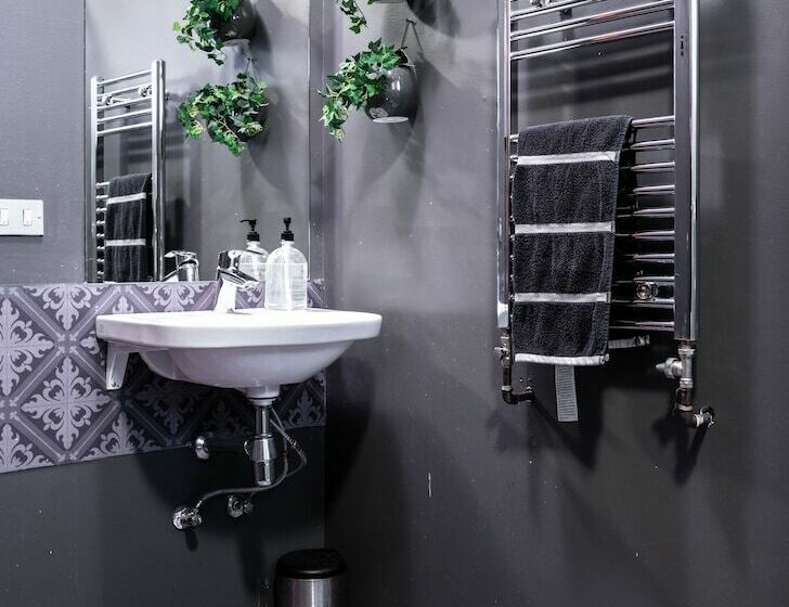 اتاق استاندارد با سرویس بهداشتی مشترک, Au44 Hostel