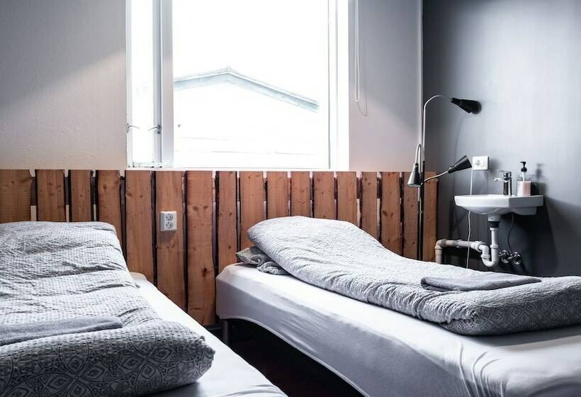 اتاق استاندارد با سرویس بهداشتی مشترک, Au44 Hostel