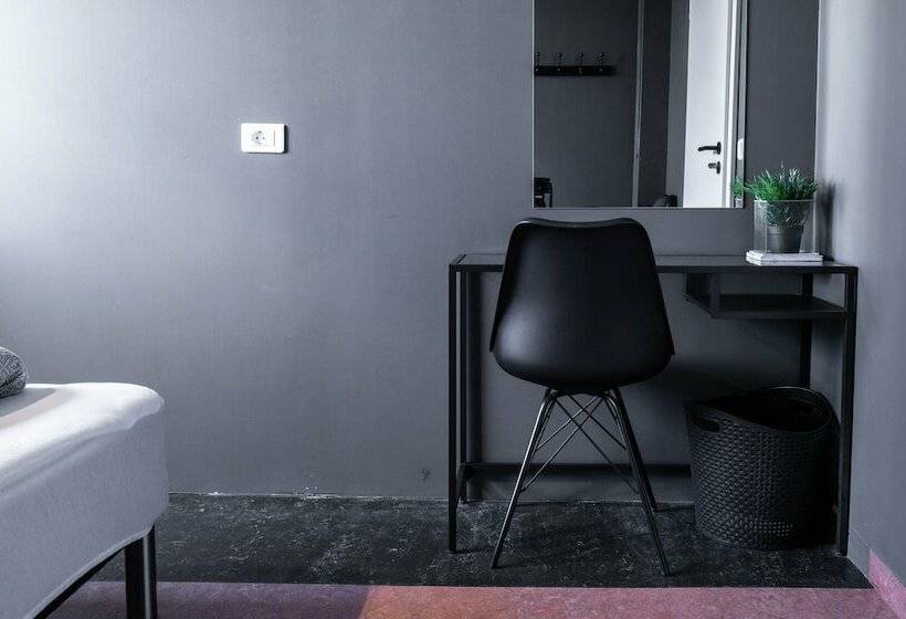 اتاق استاندارد با سرویس بهداشتی مشترک, Au44 Hostel