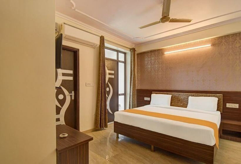 Superior Room, Radha Nikunj Residency