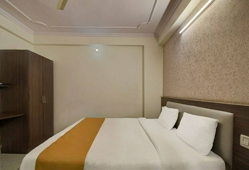 Deluxe Room, Radha Nikunj Residency