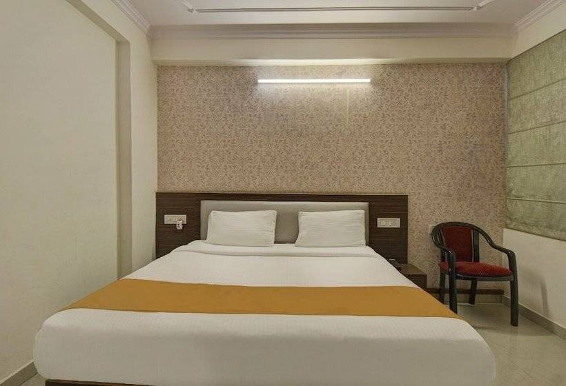 Deluxe Room, Radha Nikunj Residency