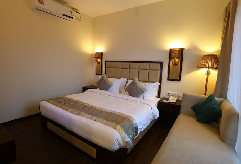 جناح ملكى, Sinon Baga Retreat