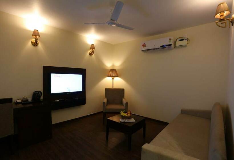 جناح ملكى, Sinon Baga Retreat