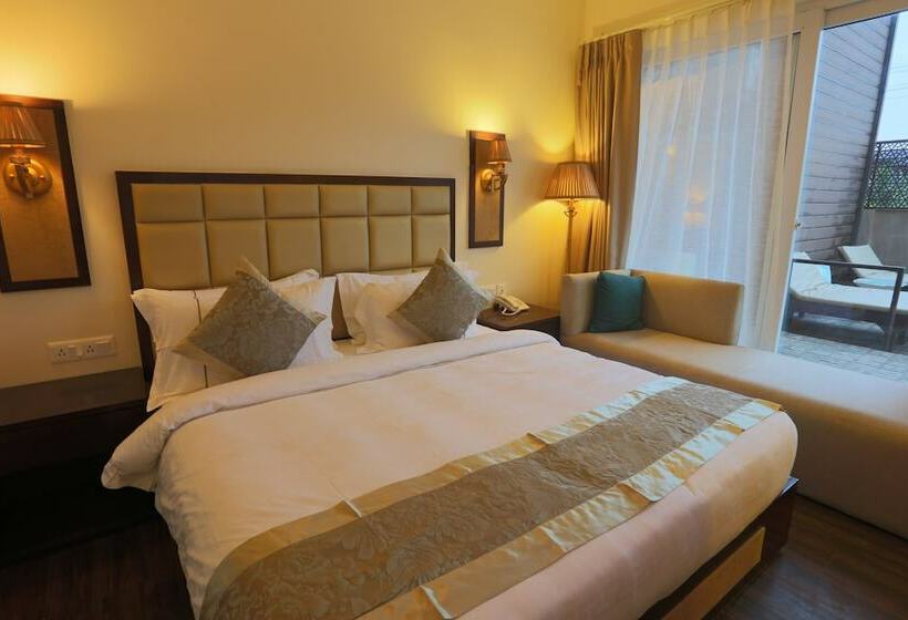 جناح ملكى, Sinon Baga Retreat