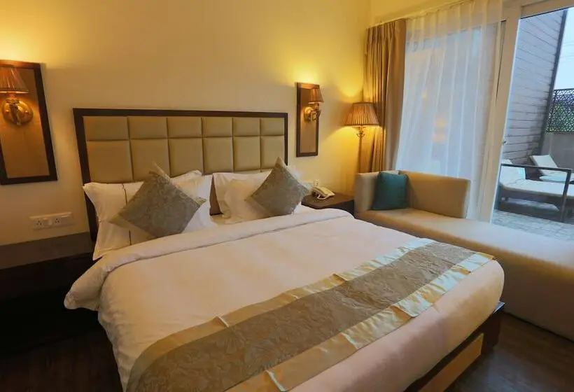 Suite Royale, Sinon Baga Retreat