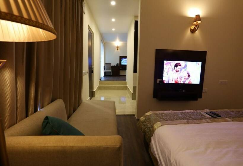 جناح ملكى, Sinon Baga Retreat