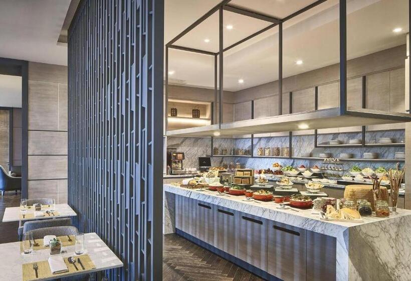 클럽 룸 킹침대, Yogyakarta Marriott