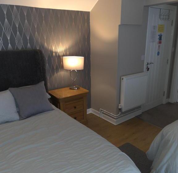 Семейный Номер, Anchor House