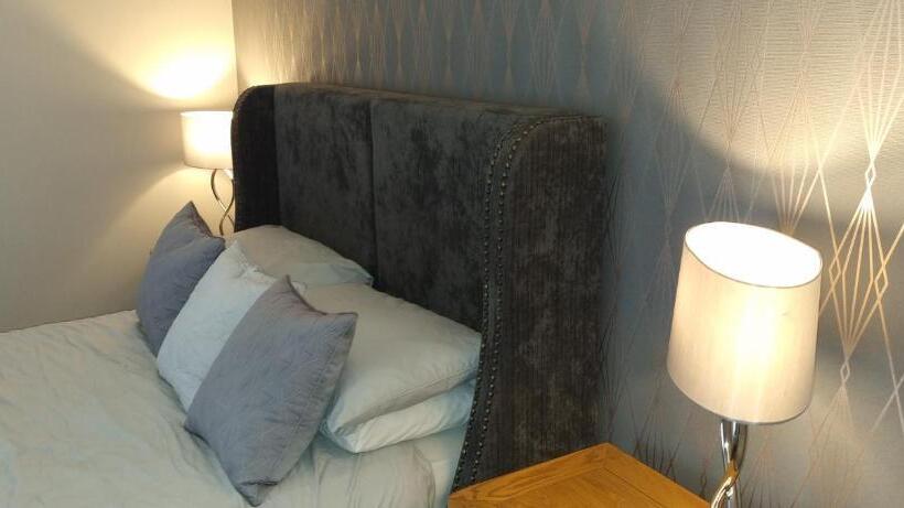 Семейный Номер, Anchor House