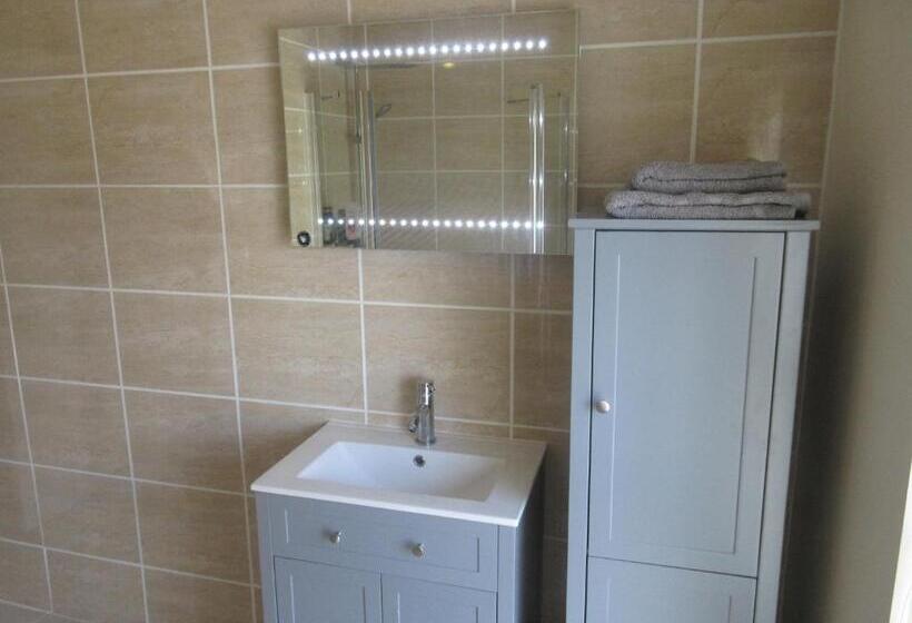 Семейный Номер, Anchor House