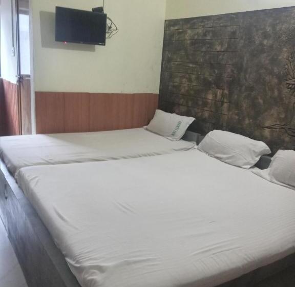 스탠다드 트리플 룸, Avanti Inn