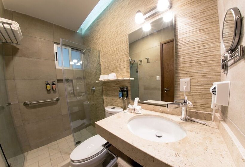 주니어 스위트, Clipperton