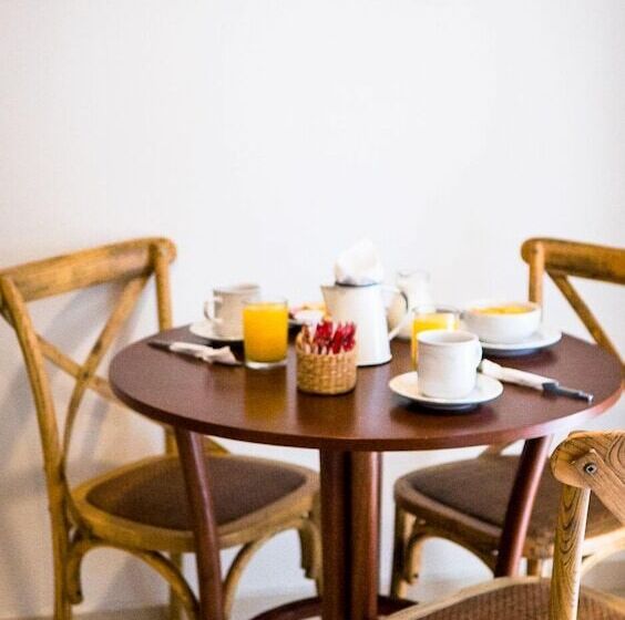 주니어 스위트, Clipperton