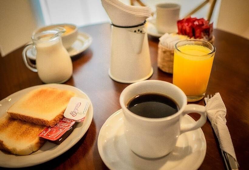 주니어 스위트, Clipperton