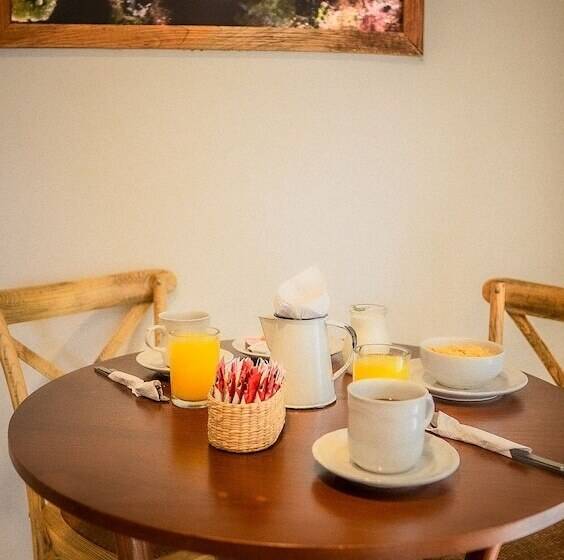 주니어 스위트, Clipperton